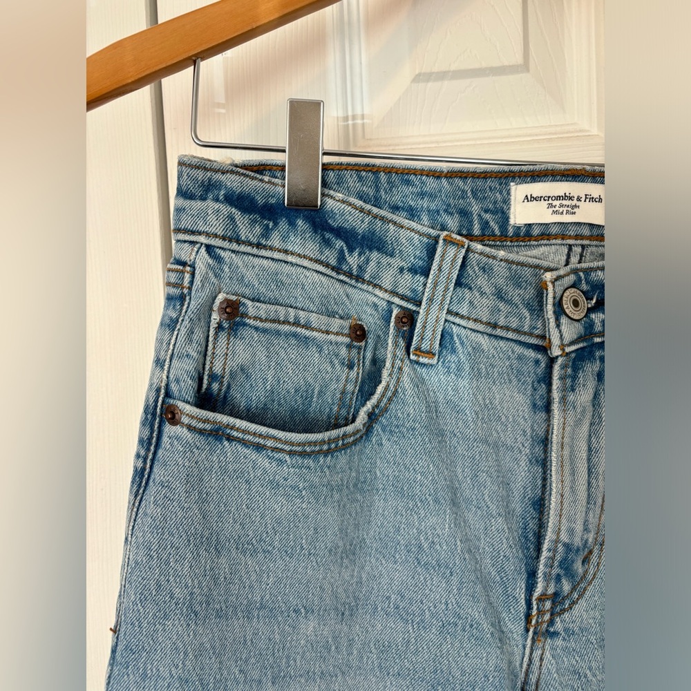 A&F Mid Rise Straight Jean NEVER WORN - Picture 10 of 11